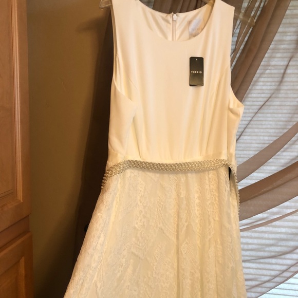 Brand New Wedding dress - Picture 6 of 8